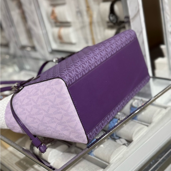 Michael Kors Violet and White Tote Bag - Picture 4 of 11